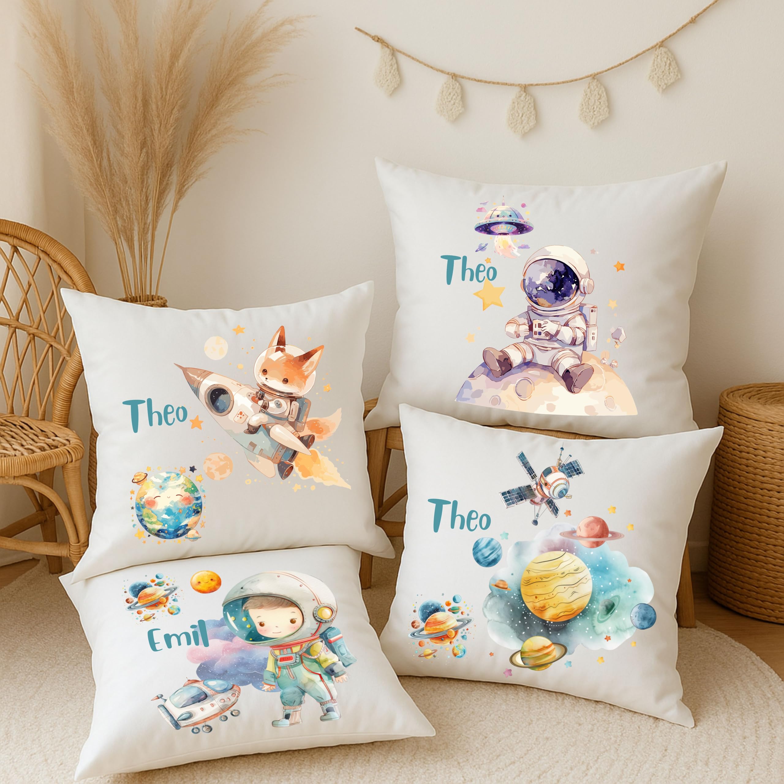 personalisiertes Kinderkissen mit Rakete & Planeten