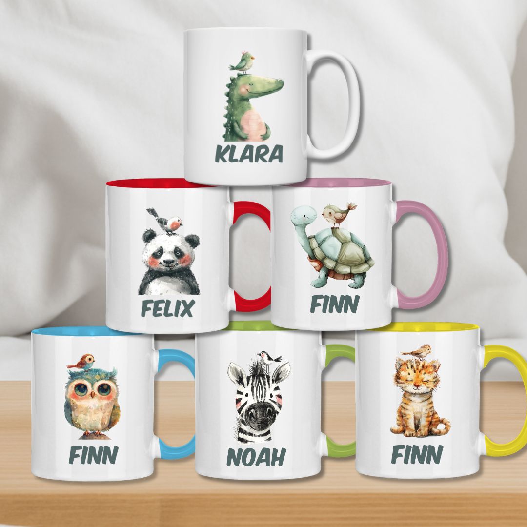 Kindertasse personalisiert – Keramiktasse mit bunten Tieren und Namen