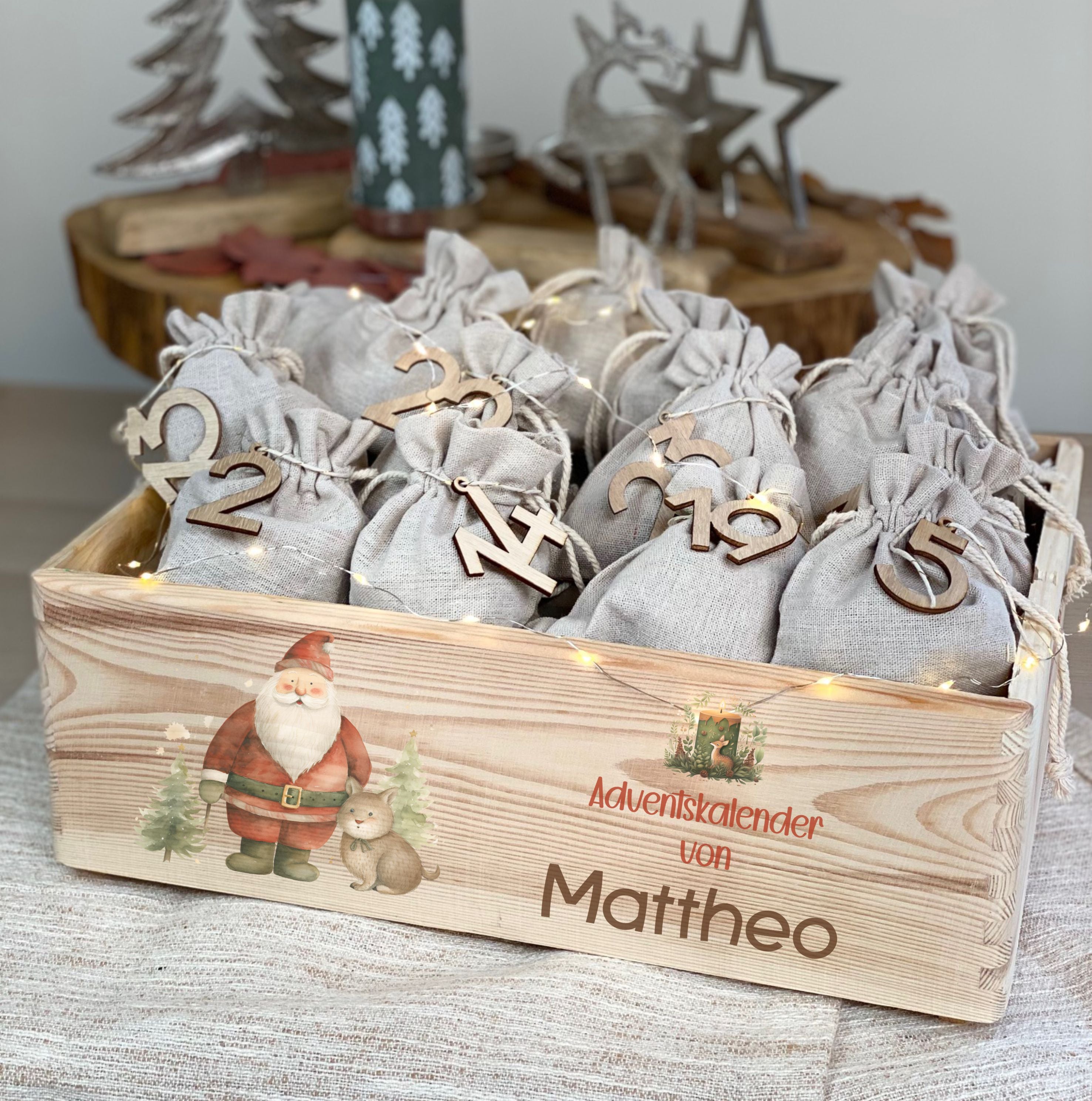 Adventskiste aus Holz mit Namen & skandinavischen Motiven