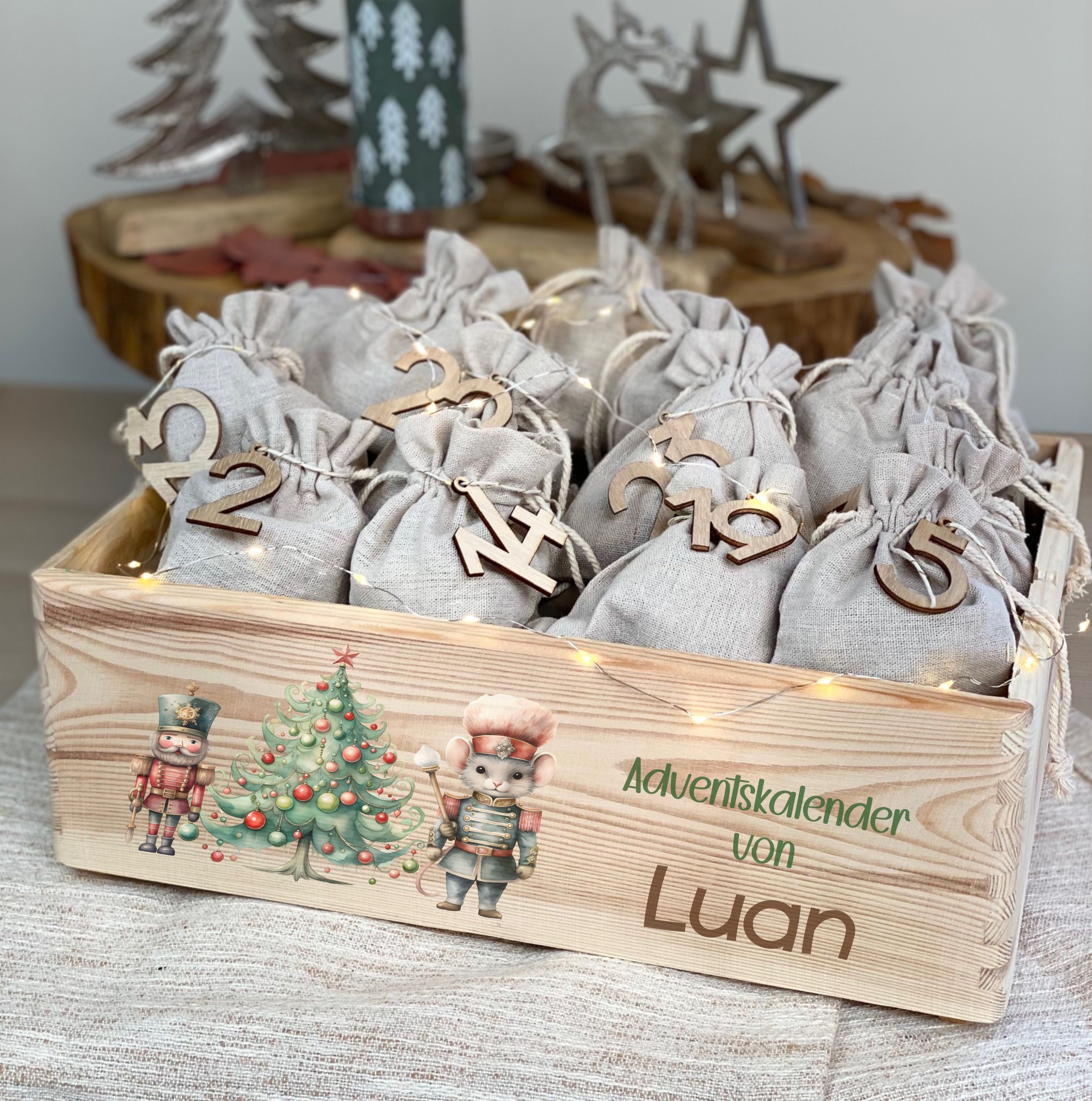 Adventskiste aus Holz mit Namen & Christkind Weihnachtsmann Motive
