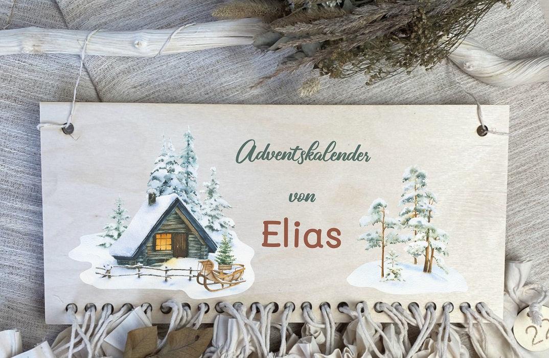 Personalisierter Holz-Adventskalender mit Namen Winterhaus