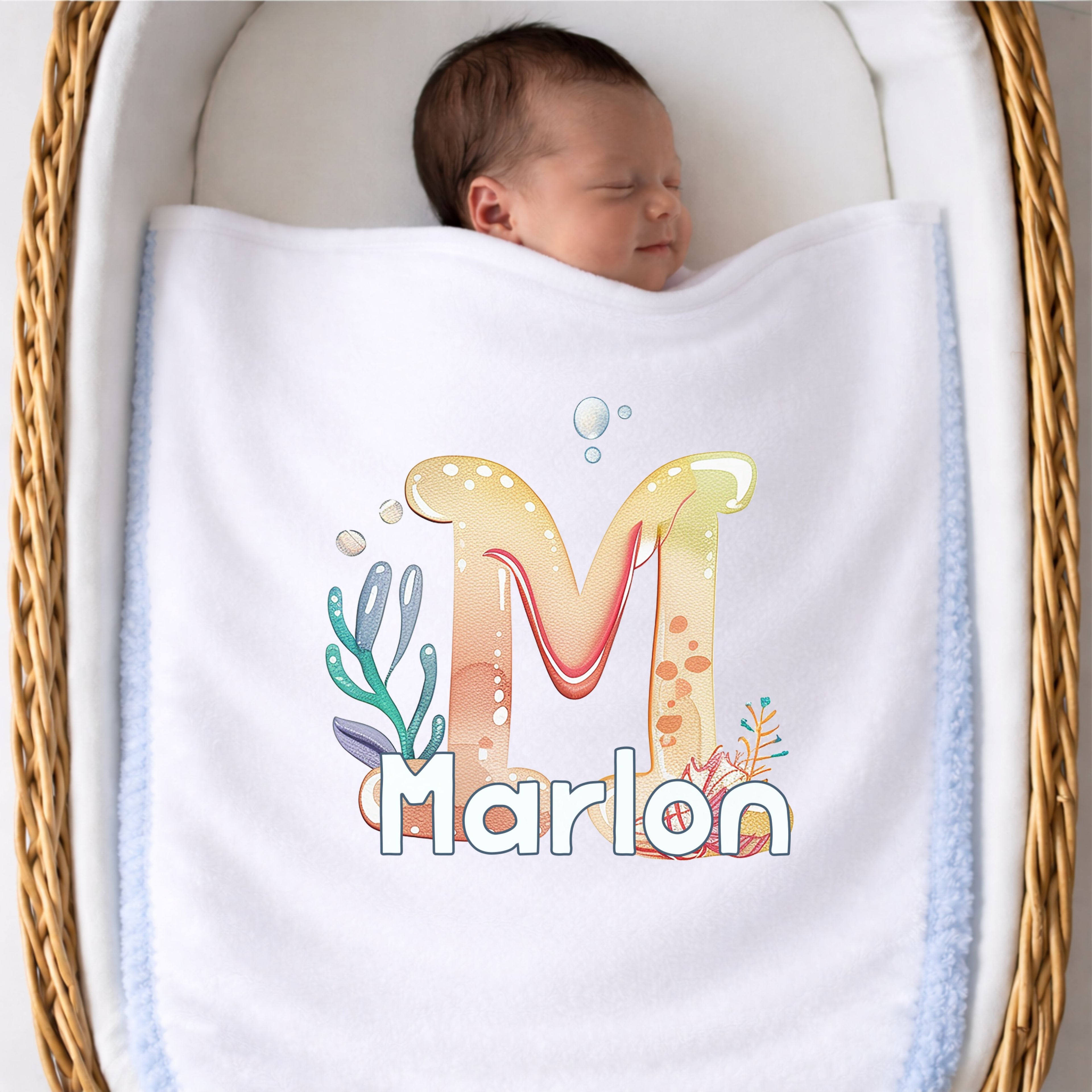 Personalisierte Babydecke mit Namen und Ozean Motiv aus weichem Plüsch für Neugeborene