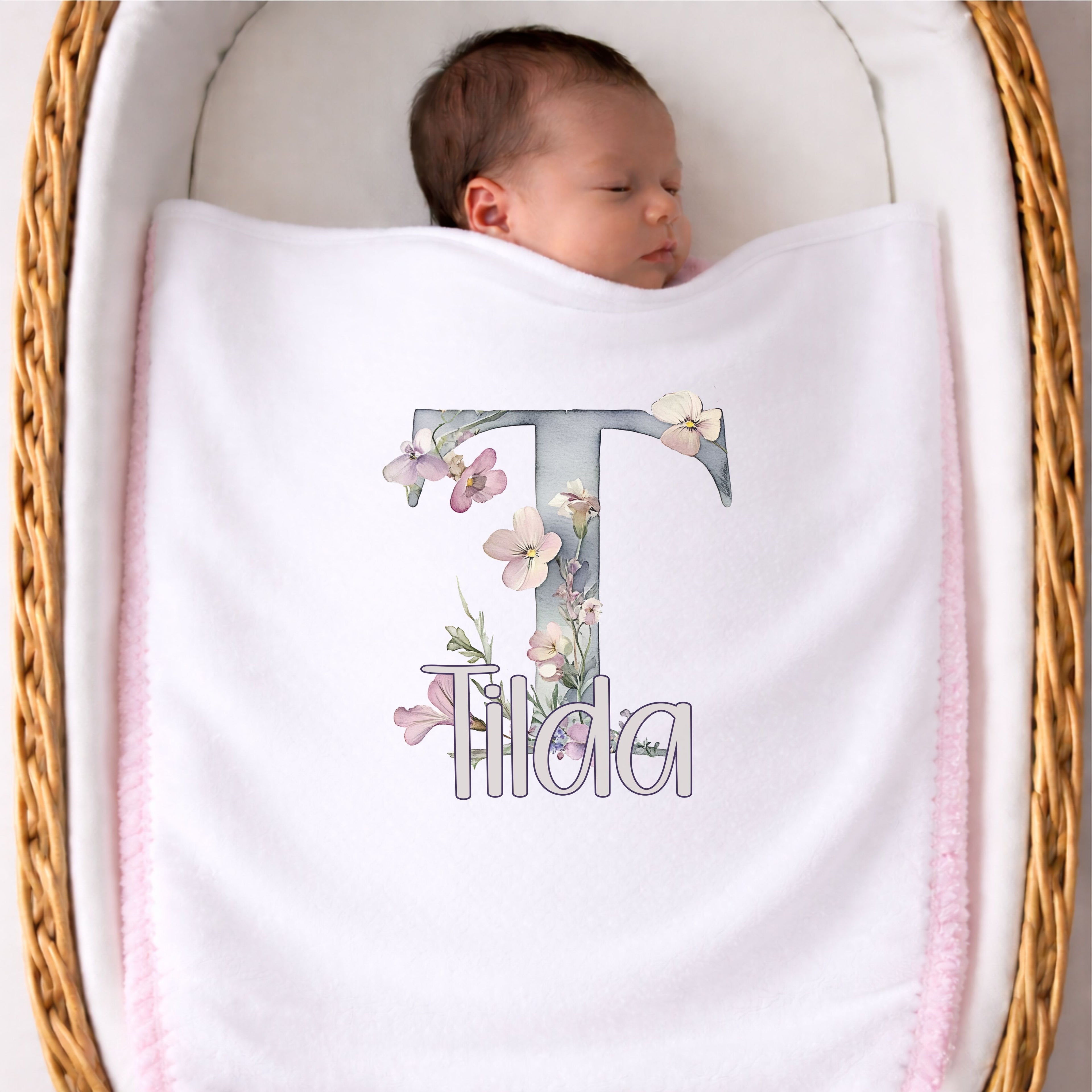 Kuscheldecke Baby mit Blumen Alphabet Motiv und Namensdruck als hochwertiges Babygeschenk