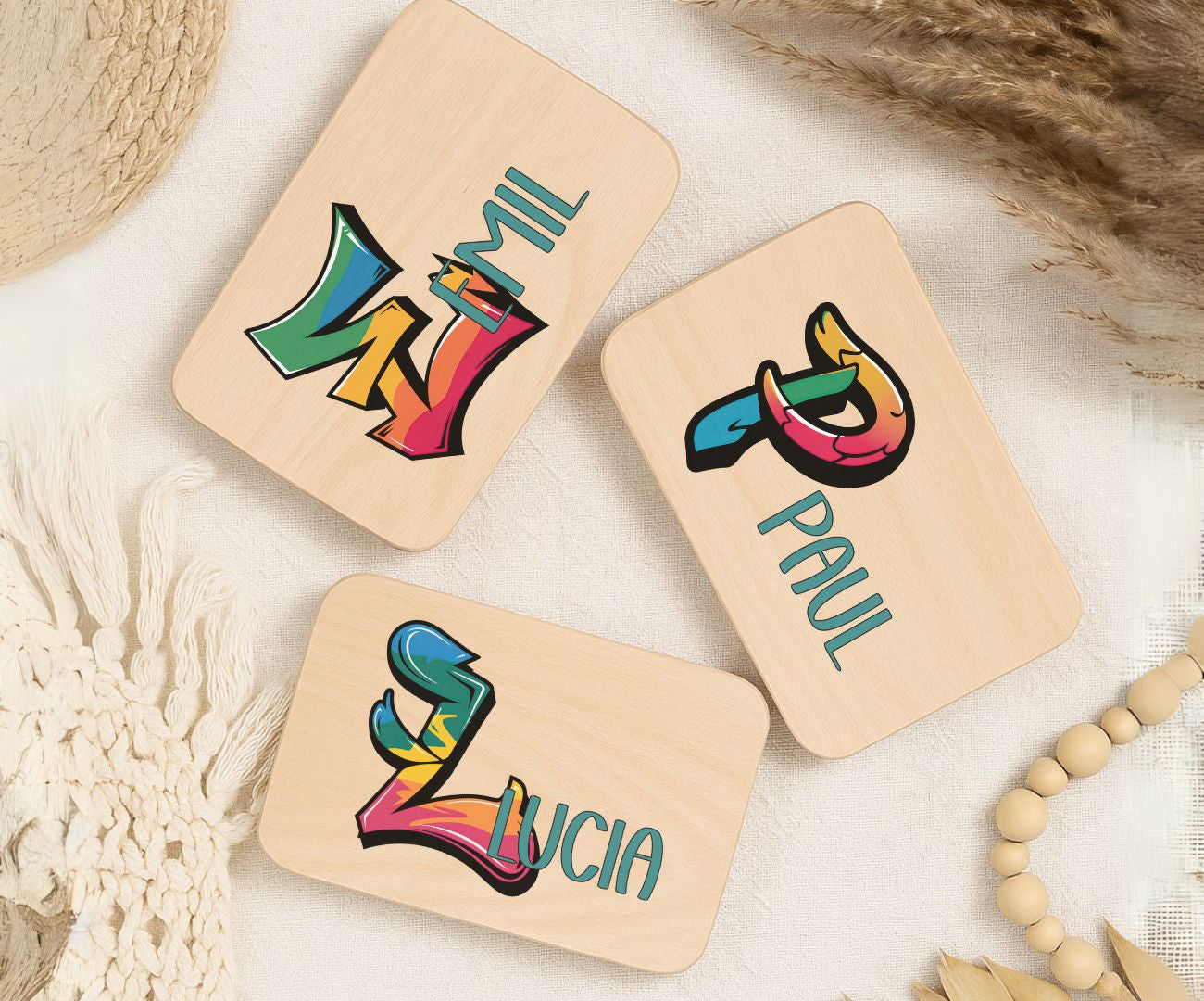 Personalisiertes Holzbrettchen mit Namen – Graffiti Buchstabe Motiv