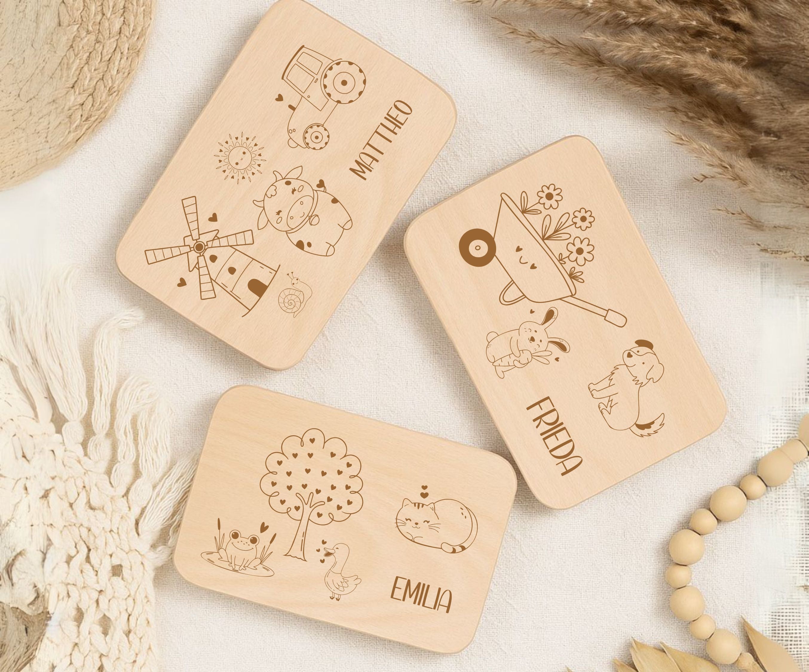 Personalisiertes Holzbrettchen Kinder – Bauernhof Gravur mit Kuh, Pferd, Schaf und Dorf