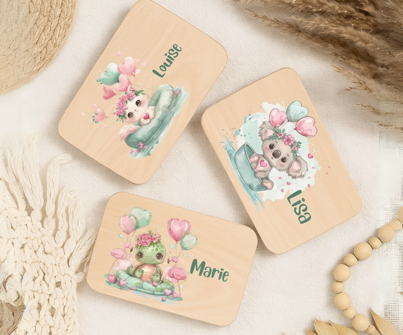 Personalisierte Frühstücksbrettchen Kinder – Grüne Tierchen Motiv mit Name