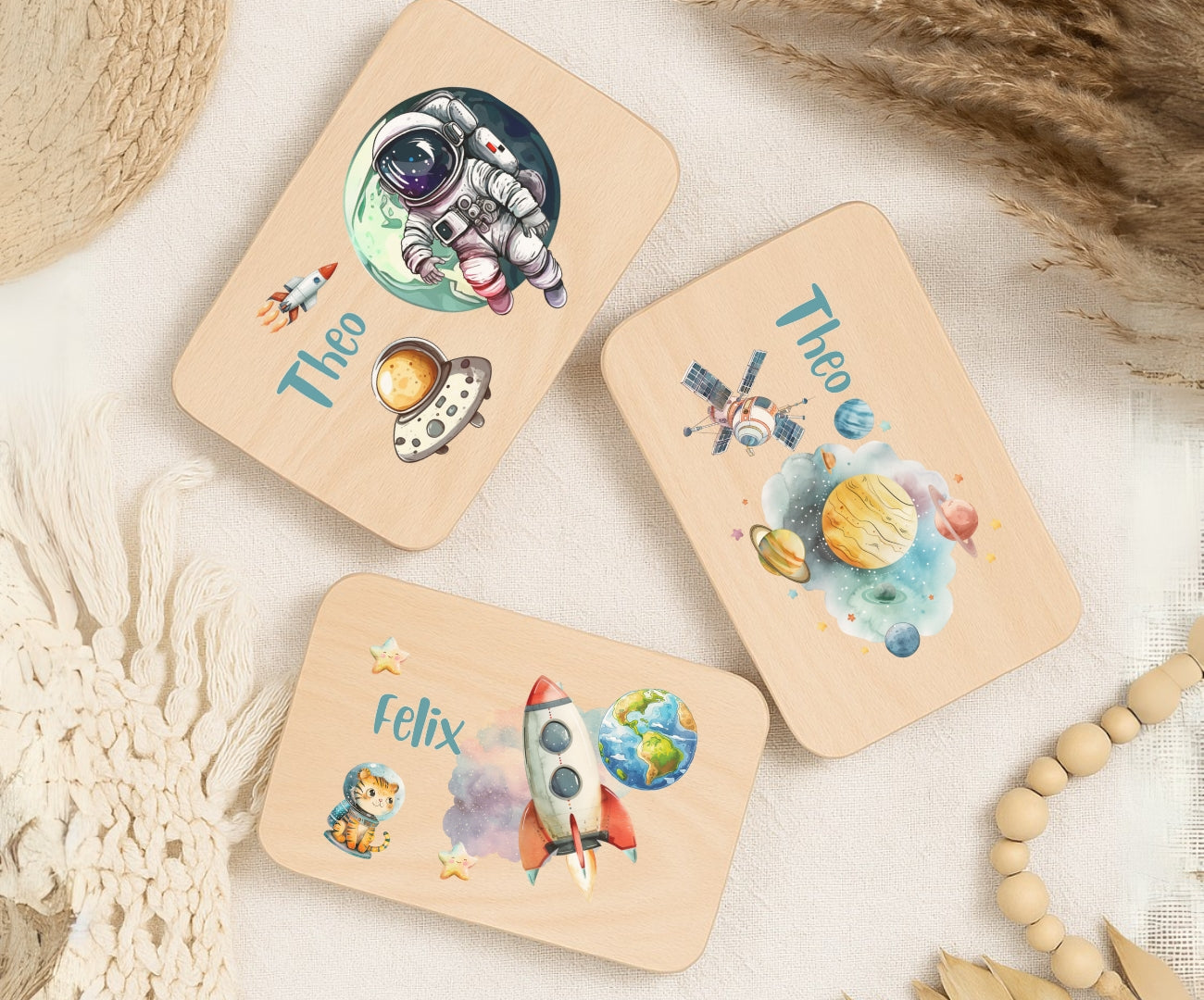 Personalisierte Frühstücksbrettchen Kinder – Weltall Motiv mit Name