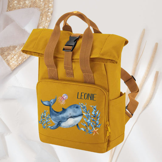 Kindergarten Rucksack senf Roll-Top mit maritim Motiven und Wunschnamen - Delfin Oktopus Wal