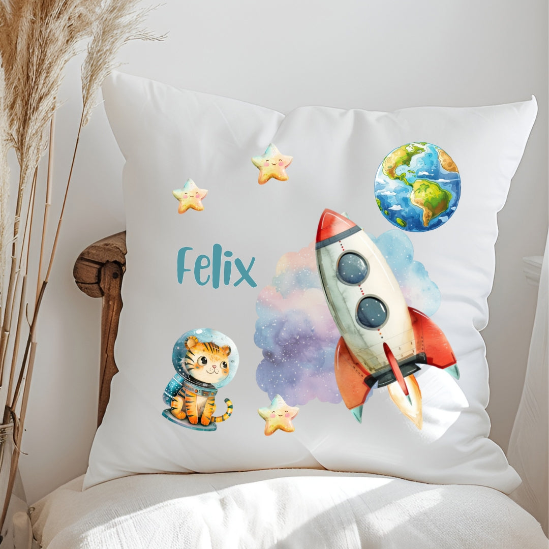 personalisiertes Kinderkissen mit Rakete & Planeten