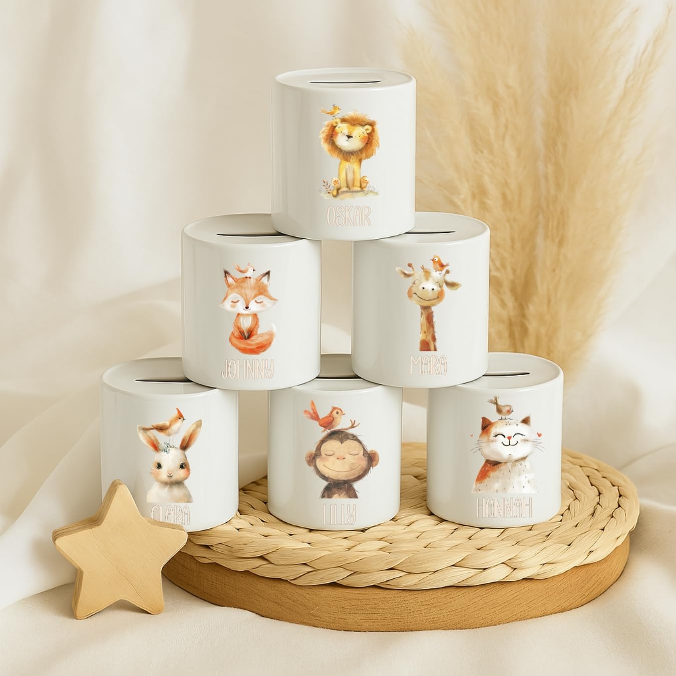 Beige Spardose mit süßen Tiermotiven – Keramik – personalisiert mit Namen – Geschenk zur Taufe oder Geburt für Mädchen und Jungen