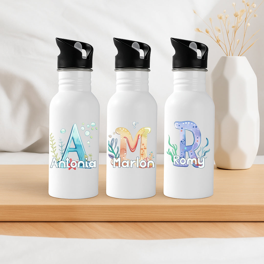 Personalisierte Trinkflasche mit Strohhalm Ozean Buchstabe mit Namen für Kinder
